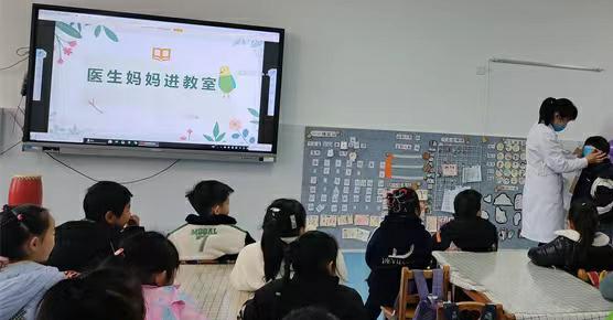 江蘇省徐州市銅山區(qū)單集鎮(zhèn)中心幼兒園關(guān)工委開展醫(yī)生媽媽進教室活動