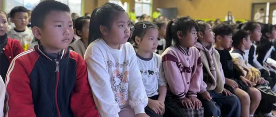 交警走進(jìn)幼兒園 交通安全“童”行記——江蘇省徐州市銅山區(qū)棠張鎮(zhèn)中心幼兒園關(guān)工委特邀交警開展交通安全教育宣傳活動