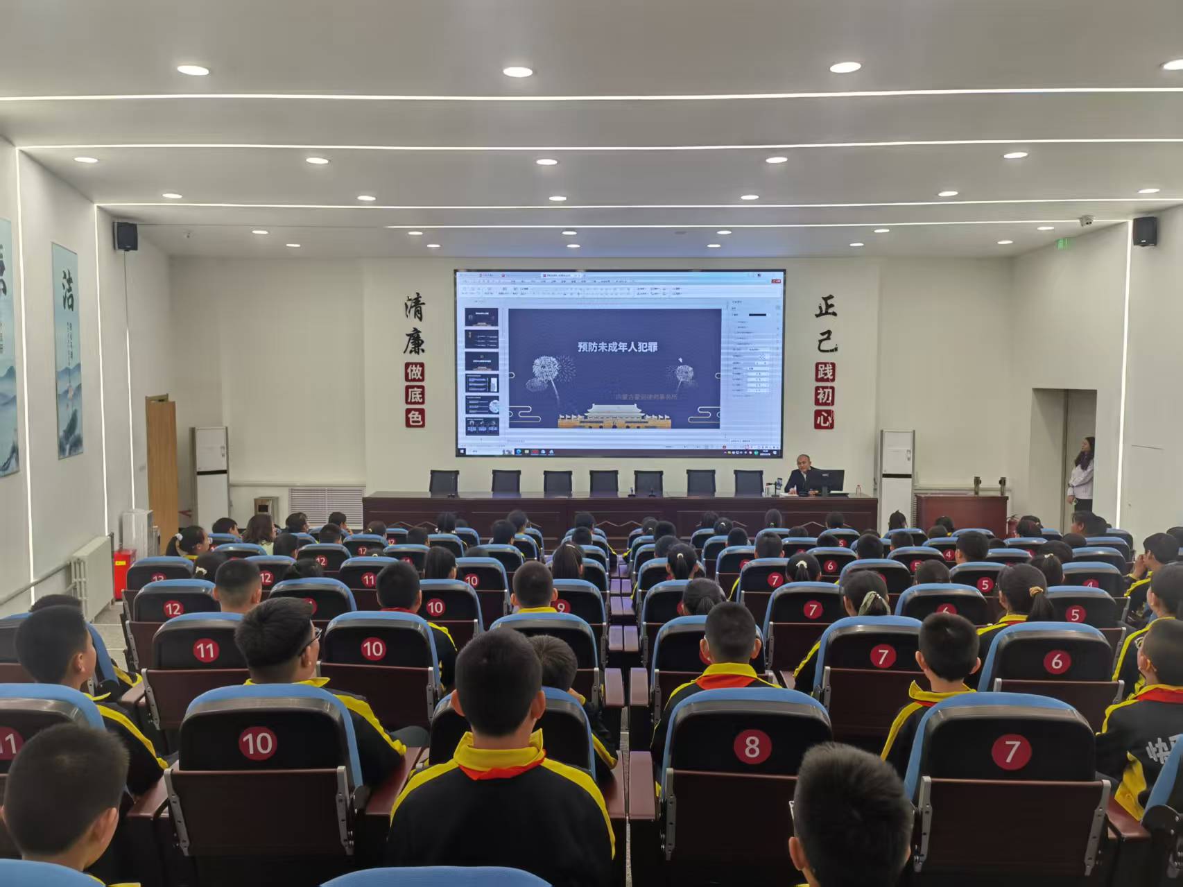 筑牢法治根基，護(hù)航平安成長(zhǎng)——內(nèi)蒙古自治區(qū)阿魯科爾沁旗教育系統(tǒng)關(guān)工委多維發(fā)力強(qiáng)化青少年法治教育