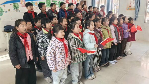 緬懷先烈志 唱響愛國(guó)情——江蘇省徐州市銅山區(qū)房村鎮(zhèn)中心小學(xué)關(guān)工委舉辦紀(jì)念“一二九暨國(guó)家公祭日”紅歌合唱比賽