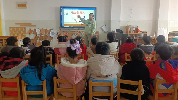 安全用電 快樂成長(zhǎng)——江蘇省徐州市銅山區(qū)馬坡鎮(zhèn)和暢莊幼兒園關(guān)工委開展用電安全教育活動(dòng)