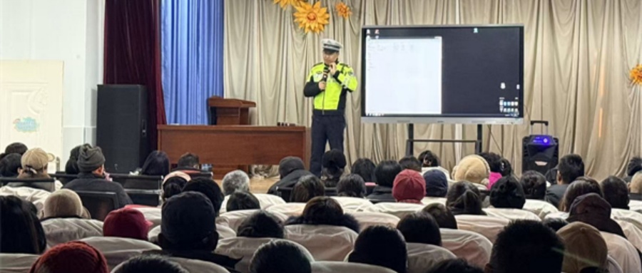 交警進(jìn)校傳“錦囊” 守護(hù)安全出行路——江蘇省徐州市銅山區(qū)張集鎮(zhèn)關(guān)工委聯(lián)合中心幼兒園開展交通安全知識(shí)宣講活動(dòng)