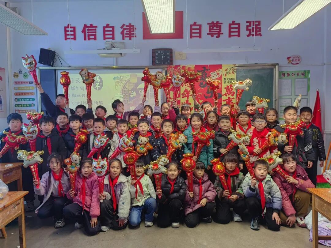 龍馬歡騰啟新歲 童心飛揚(yáng)慶元旦——山東省臨沂市河?xùn)|區(qū)八湖鎮(zhèn)劉店子中心小學(xué)舉行2026年“歡慶元旦”主題活動(dòng)