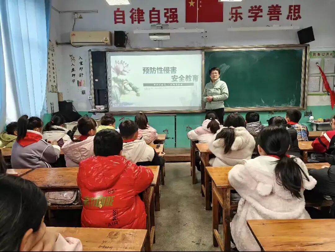  呵護(hù)花開 守護(hù)未來——山東省臨沂市河?xùn)|區(qū)八湖鎮(zhèn)劉店子中心小學(xué)召開預(yù)防性侵教育主題班會