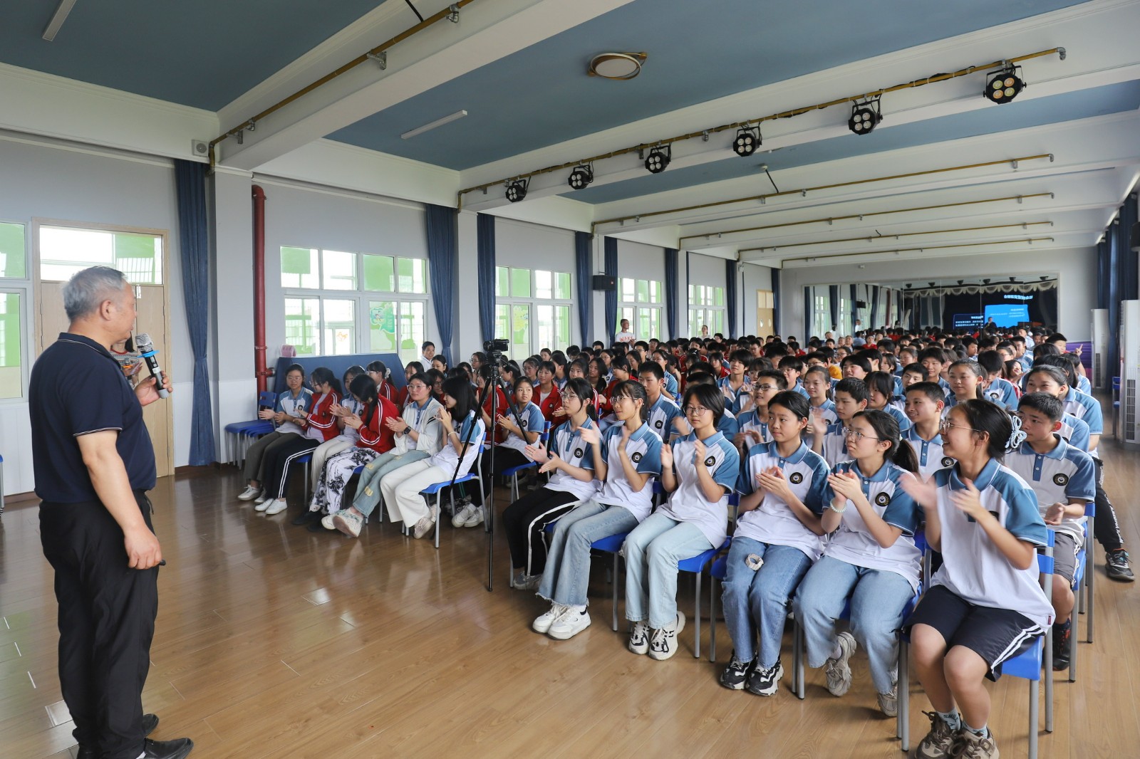 1718327032127587.jpg 新洲區(qū)汪集初級(jí)中學(xué) (2).JPG