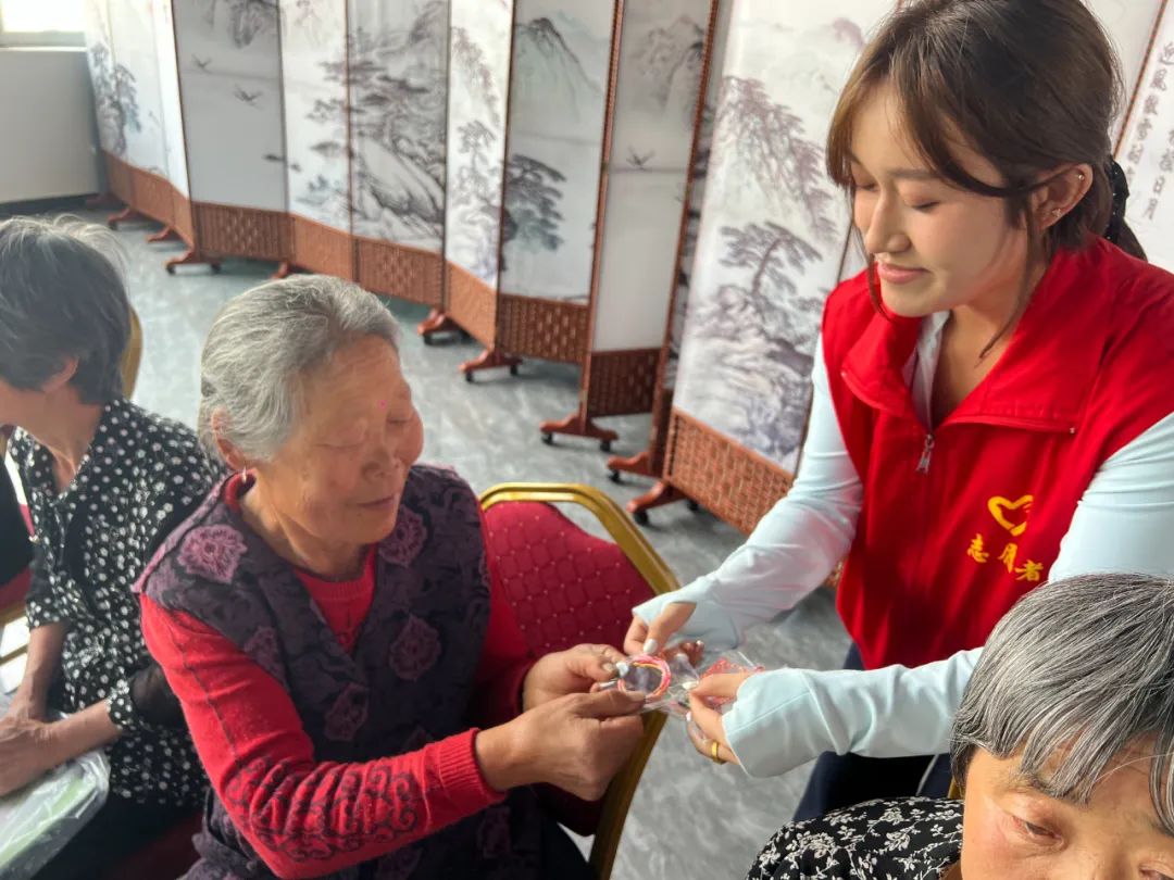 民族團(tuán)結(jié)一家親 端午敬老送安康 ——內(nèi)蒙古自治區(qū)赤峰市元寶山區(qū)風(fēng)水溝鎮(zhèn)關(guān)工委舉辦端午節(jié)活動(dòng)