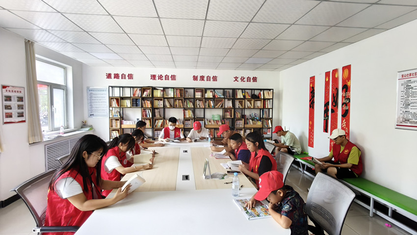 小小志愿者 服務(wù)進(jìn)社區(qū)——內(nèi)蒙古自治區(qū)赤峰市元寶山區(qū)平莊西城街道寶山仕家社區(qū)關(guān) 工委開(kāi)展暑期實(shí)踐活動(dòng)