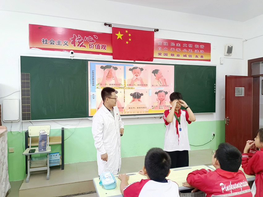 中醫(yī)預防近視  守護“睛”彩未來——內蒙古赤峰市元寶山區(qū)平礦二小關工委開展中醫(yī)藥文 化進校園活動