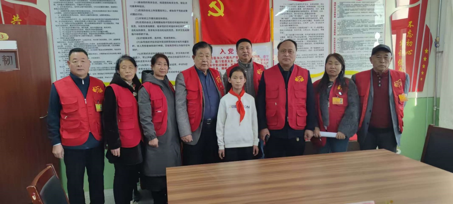 暖心助學(xué)行  陽光遞溫暖——內(nèi)蒙古赤峰市元寶山區(qū)“陽光之家志愿者協(xié)會(huì)”到馬蹄營(yíng)子學(xué)校開展助學(xué)活動(dòng)