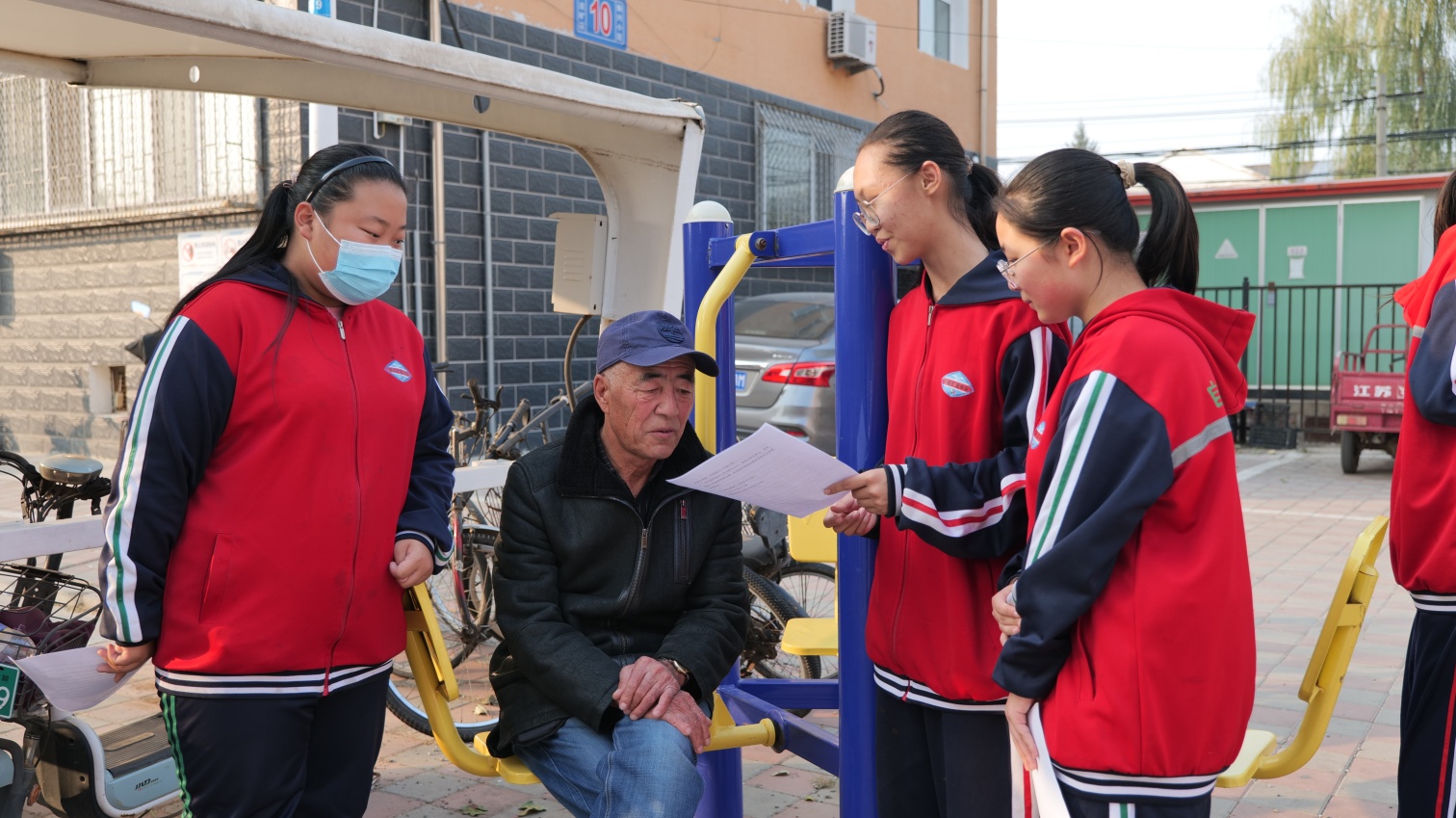 三方聯(lián)動傳黨音，情暖社區(qū)潤民心——內(nèi)蒙古自治區(qū)赤峰市元寶山區(qū)城區(qū)街道天山社區(qū)關(guān)工委等宣傳二十屆四中全會精神