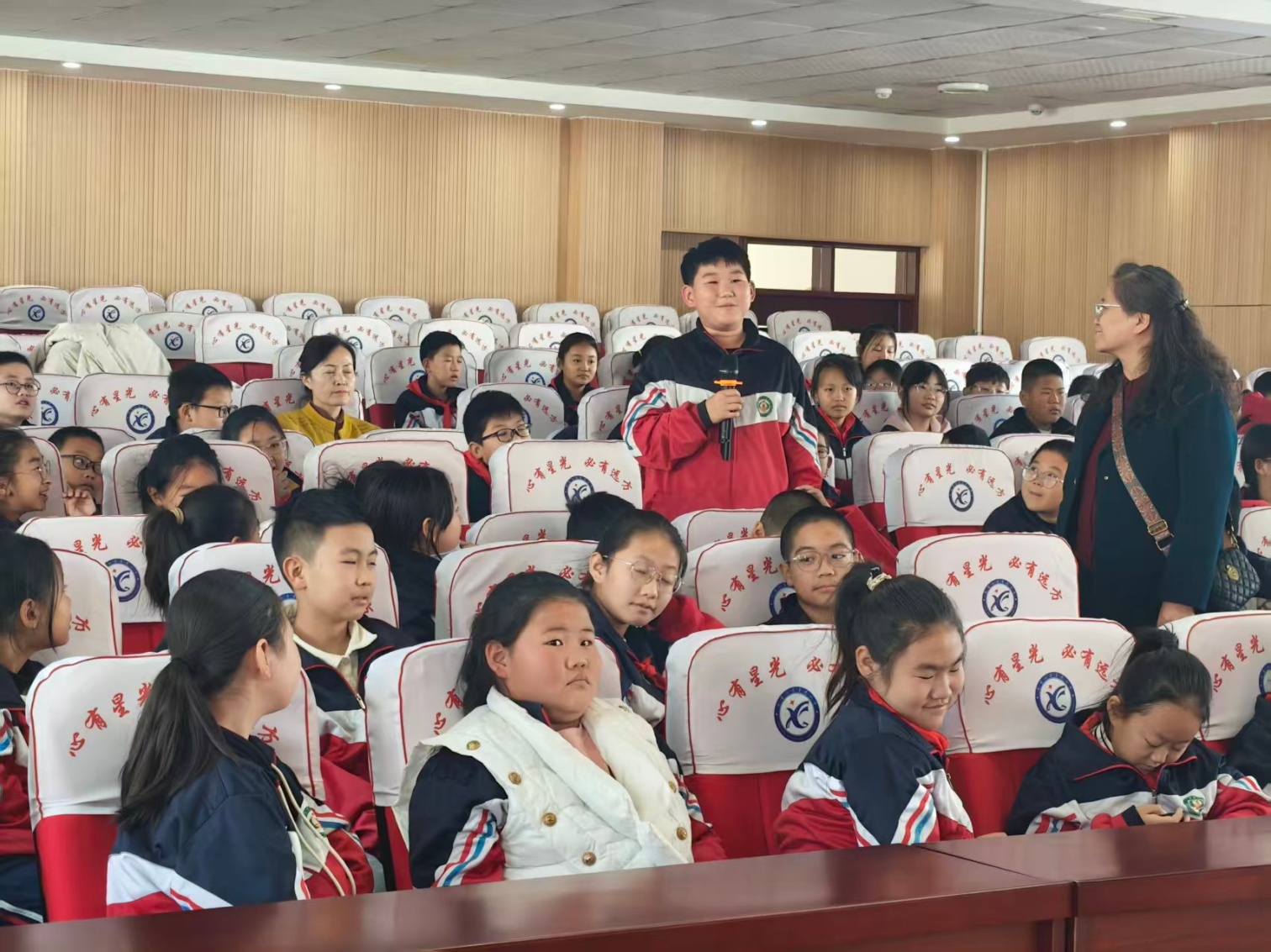 播撒尊師種子  傳承重教美德——內(nèi)蒙古自治區(qū)赤峰市元寶山區(qū)城區(qū)街道旭日社區(qū)關(guān)工委開展尊師重教宣講活動