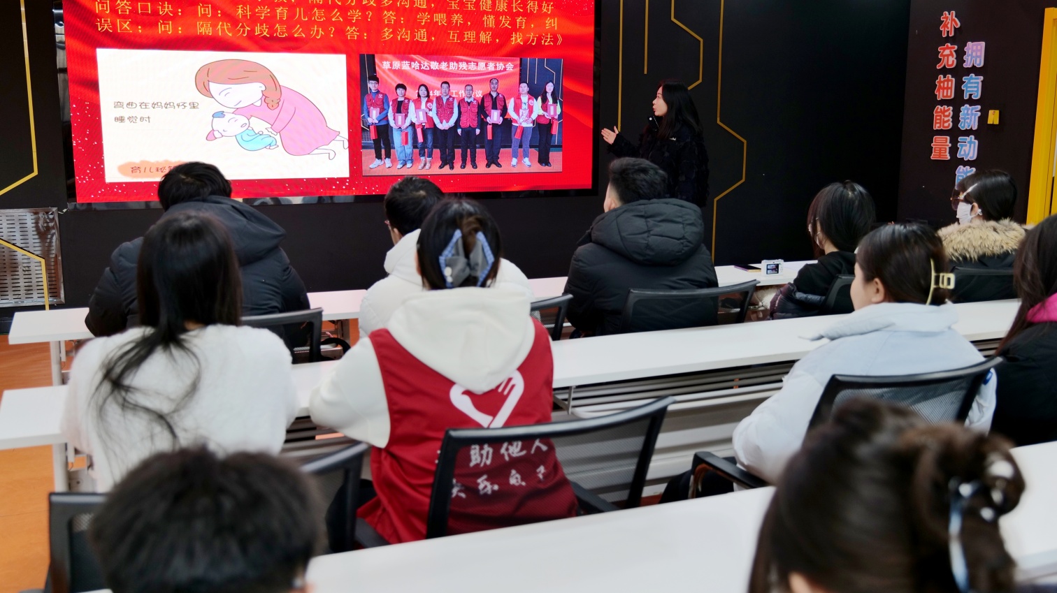 哈達(dá)映童心 妙語傳育道——內(nèi)蒙古自治區(qū)赤峰市元寶山區(qū)草原藍(lán)哈達(dá)大學(xué)生志愿者把科學(xué)育兒課搬進(jìn)社區(qū)