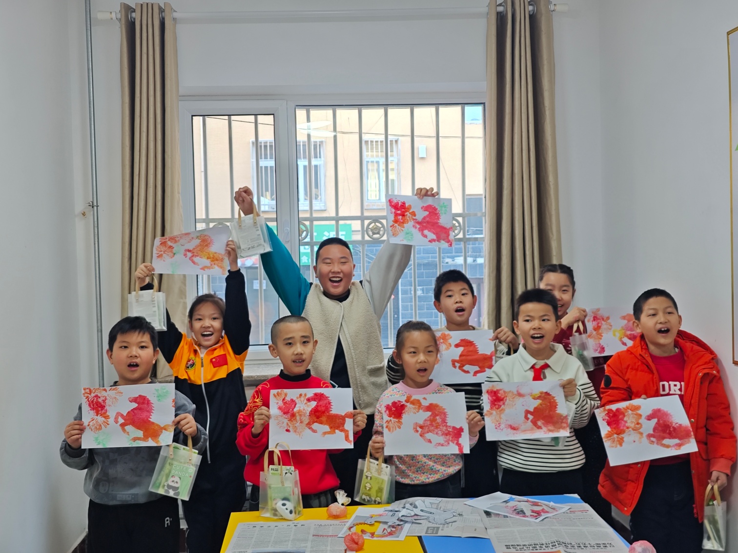 紅色傳承潤童心 巧手拓馬迎新春——內(nèi)蒙古赤峰市元寶山區(qū)云杉路街道寶昌街社區(qū)關(guān)工委 繪就代際共育新圖景