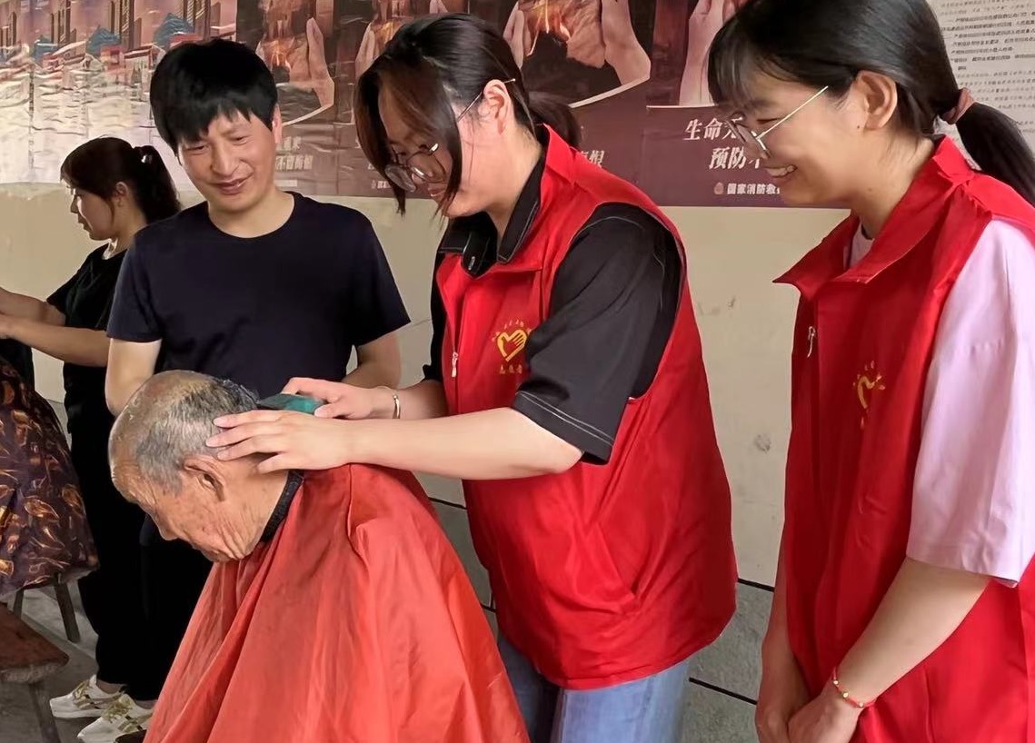 安徽省廬江縣泥河鎮(zhèn)關(guān)工委組織開(kāi)展“老帶新”志愿服務(wù)活動(dòng) 傳遞志愿服務(wù)精神