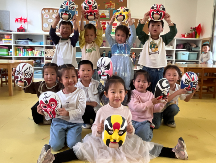 合肥市廬江縣泥河鎮(zhèn)中心學校關工委舉辦“傳統(tǒng)戲曲進校園”活動