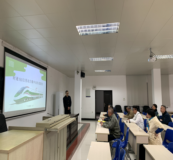 上課啦，認(rèn)真聽認(rèn)真學(xué)，培訓(xùn)收獲滿滿！