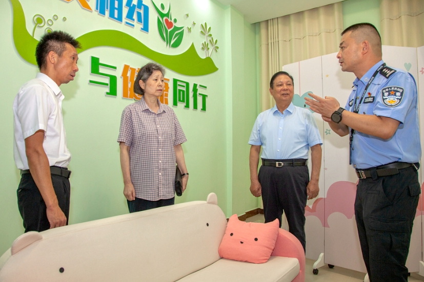 湖南省關(guān)工委到吉首市調(diào)研關(guān)心下一代工作