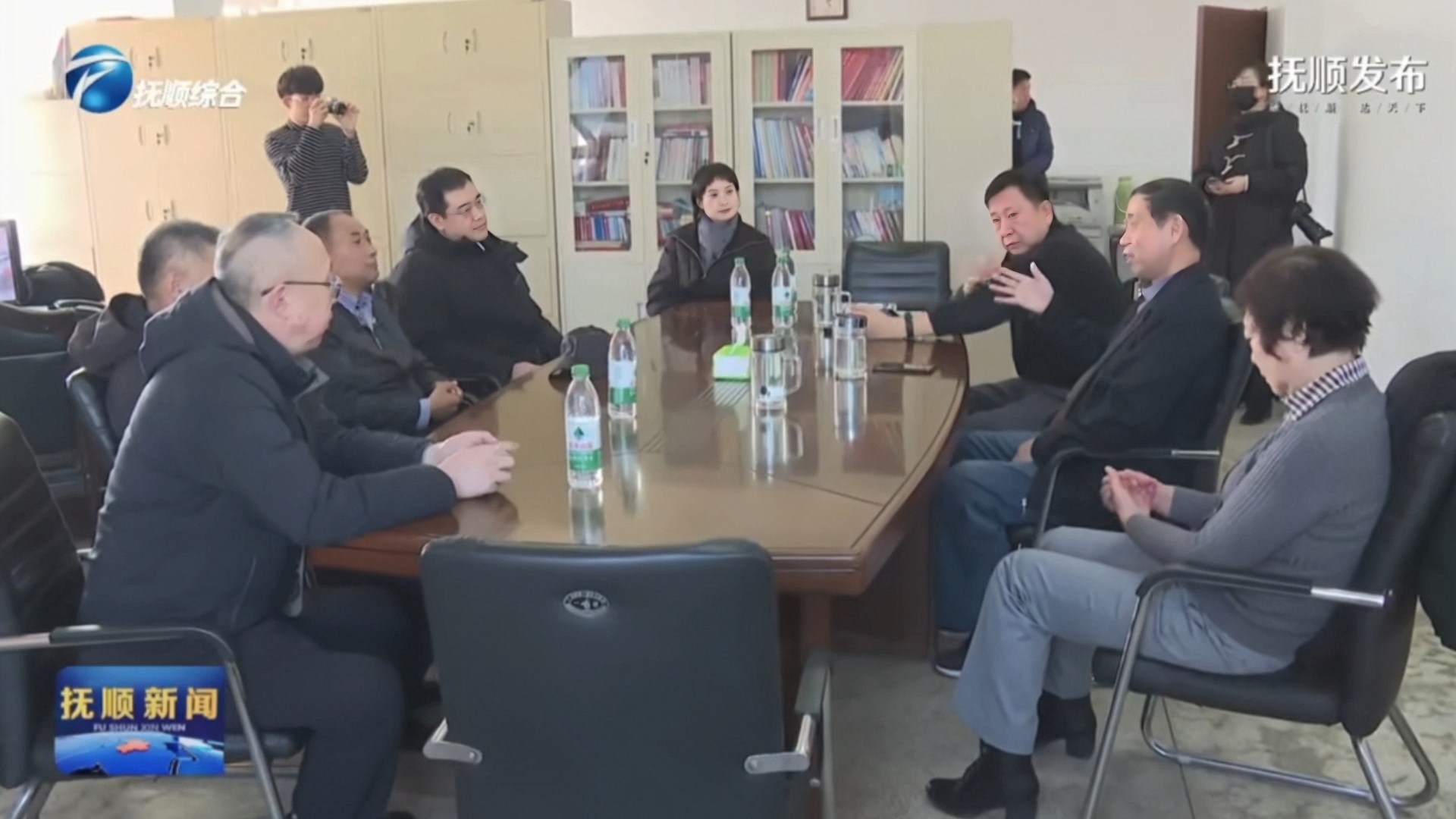 遼寧省撫順市政協(xié)主席于萬軍到市關工委走訪慰問