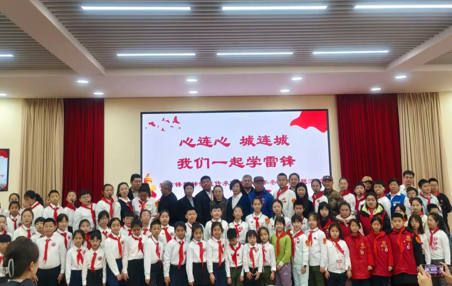 遼寧省撫順市關(guān)工委聯(lián)合市委宣傳部、市雷鋒紀(jì)念館共同舉辦“心連心 城連城 我們一起學(xué)雷鋒”研學(xué)活動