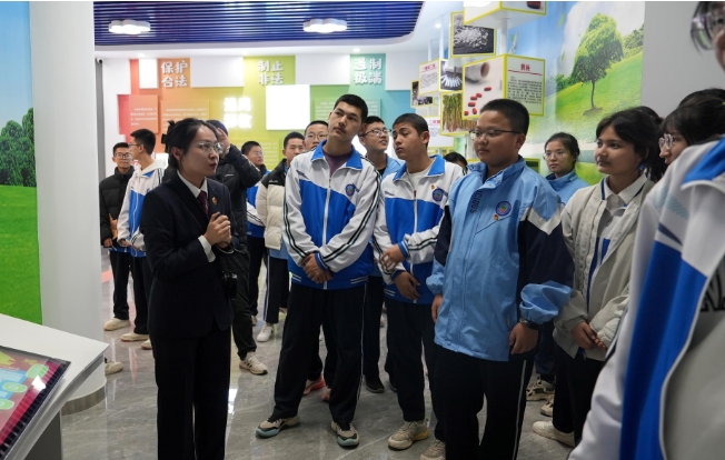 開學(xué)第一課 “未”你敲響法治教育“上課鈴”