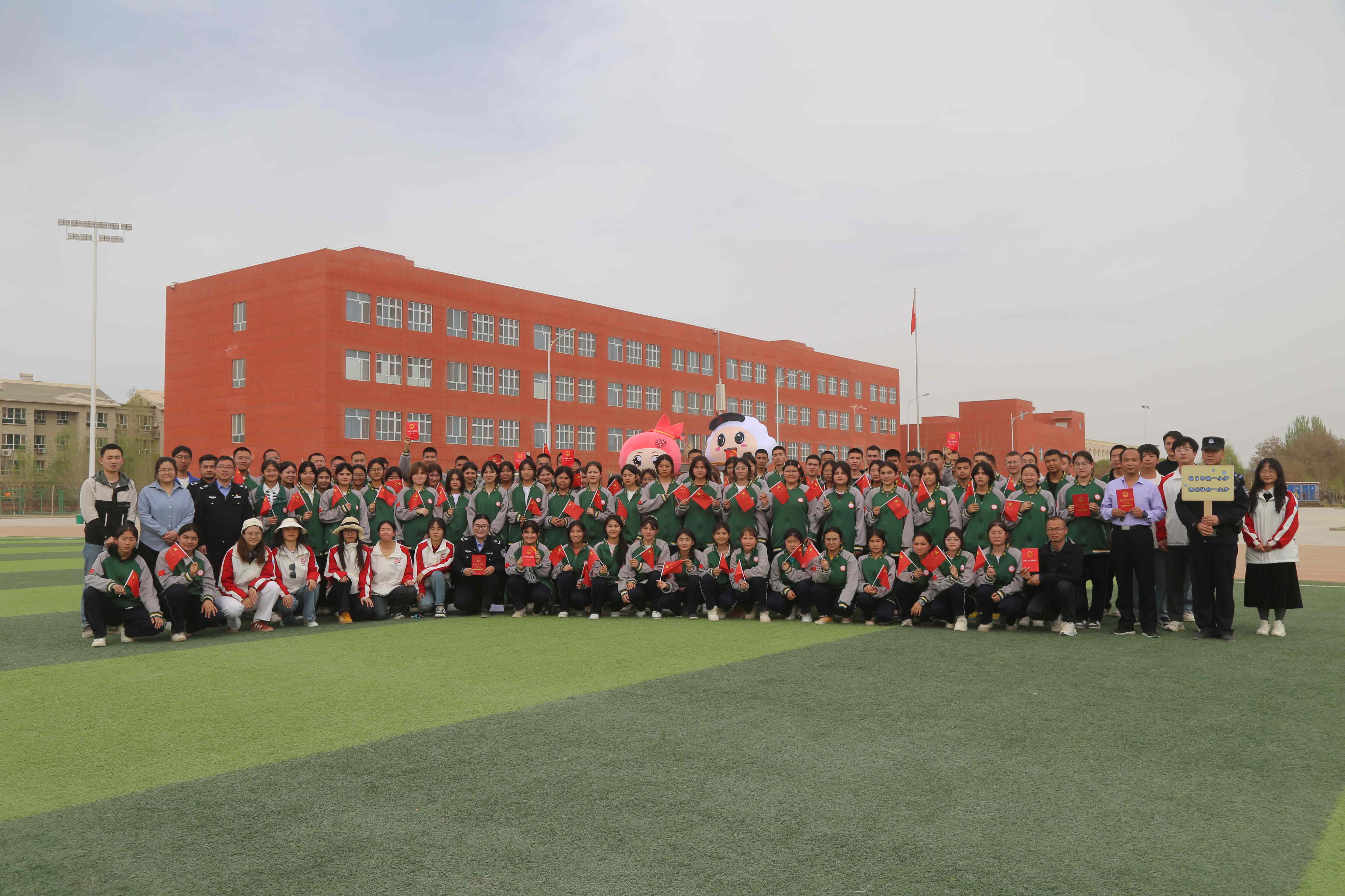 第三師圖木舒克市關(guān)工委聯(lián)合開展“關(guān)工委進校園，國安理念種心間”國家安全教育活動