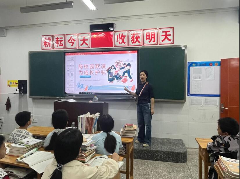 重慶市墊江第八中學(xué)校關(guān)工委開展預(yù)防校園欺凌主題班會(huì)