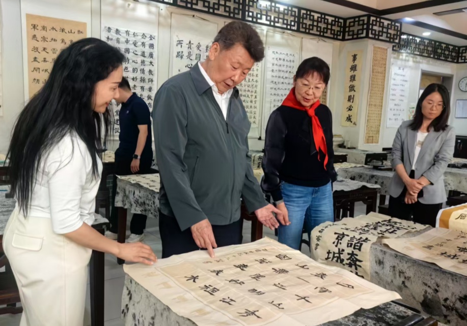 新疆維吾爾自治區(qū)關(guān)工委常務(wù)副主任巴代一行赴喀什地區(qū)調(diào)研關(guān)心下一代工作