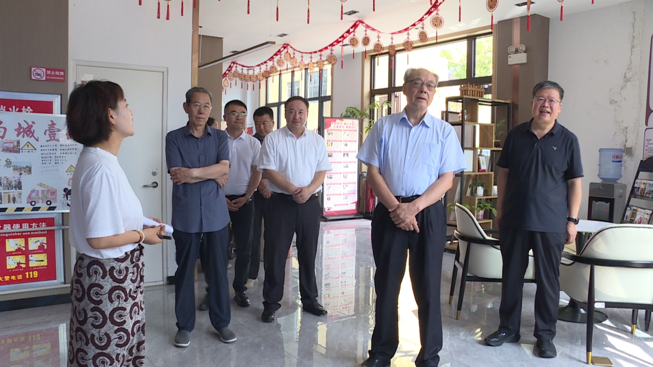 甘肅省關(guān)工委調(diào)研平?jīng)鍪猩鐓^(qū)關(guān)心下一代工作