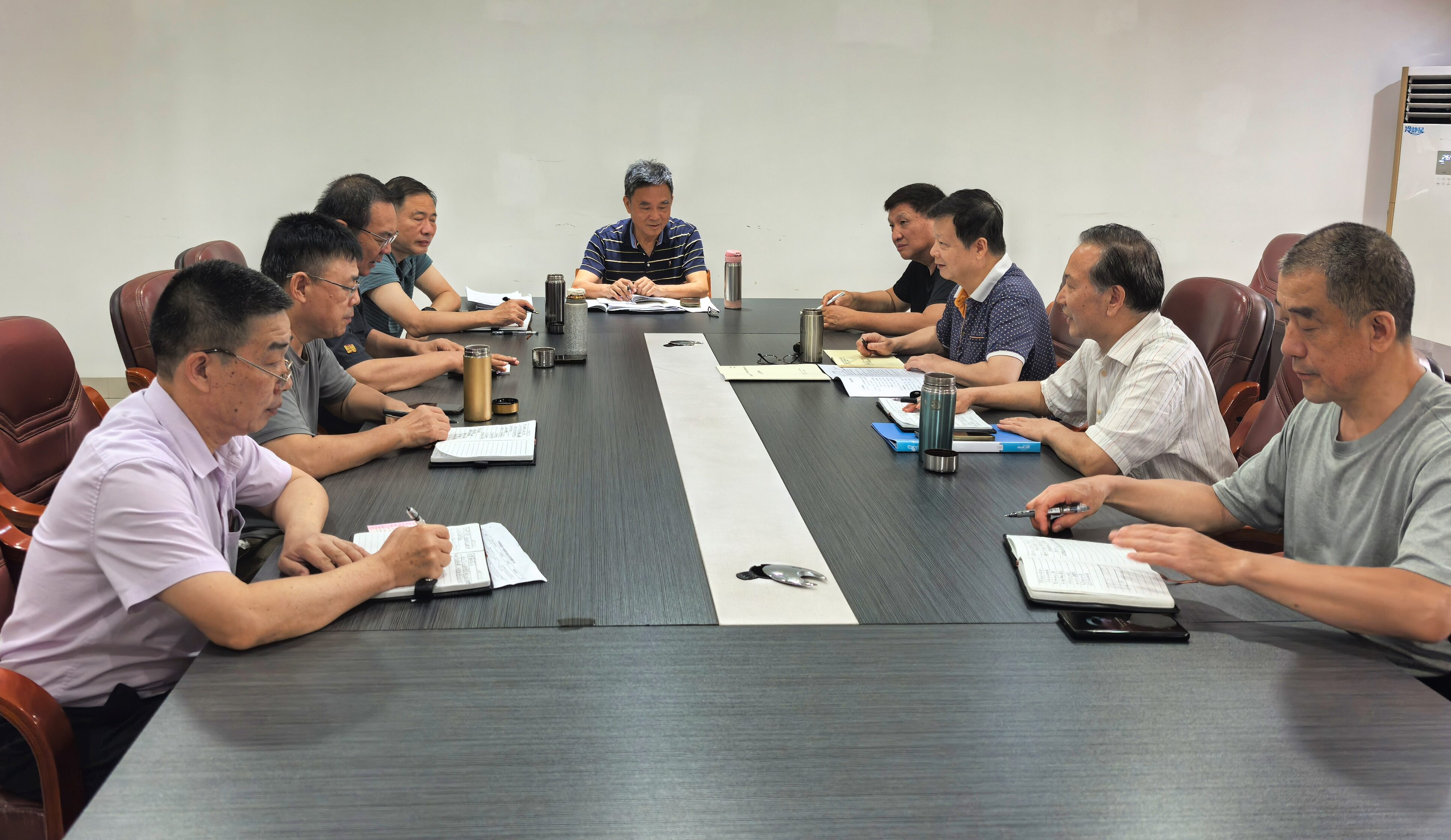 中國(guó)鐵南寧局集團(tuán)公司關(guān)工委傳達(dá)學(xué)習(xí)全路關(guān)工委工作經(jīng)驗(yàn)交流會(huì)行動(dòng)迅速有效，貫徹措施有力