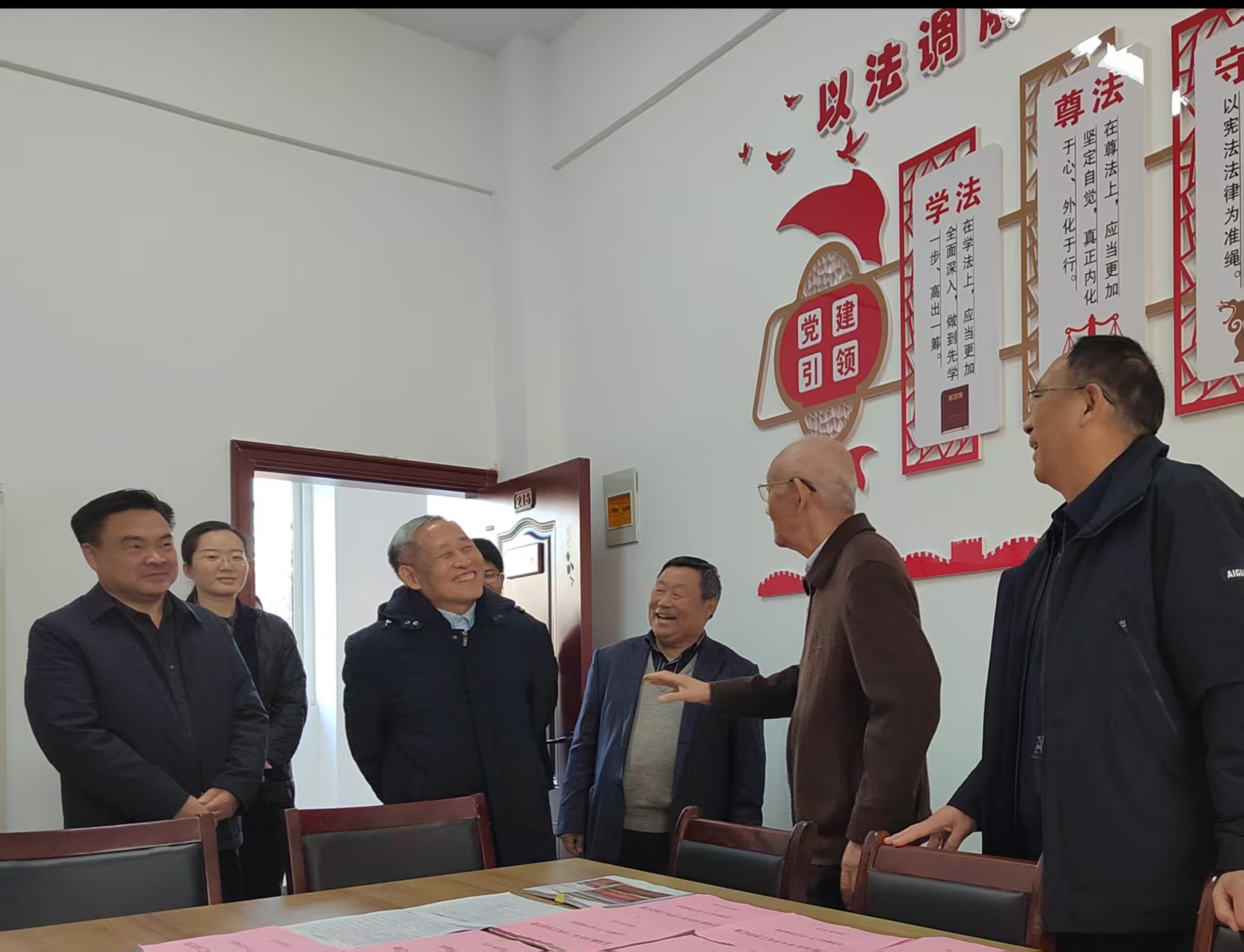 安徽省關工委主任張俊到淮北市濉溪縣調(diào)研“五老”工作室建設情況