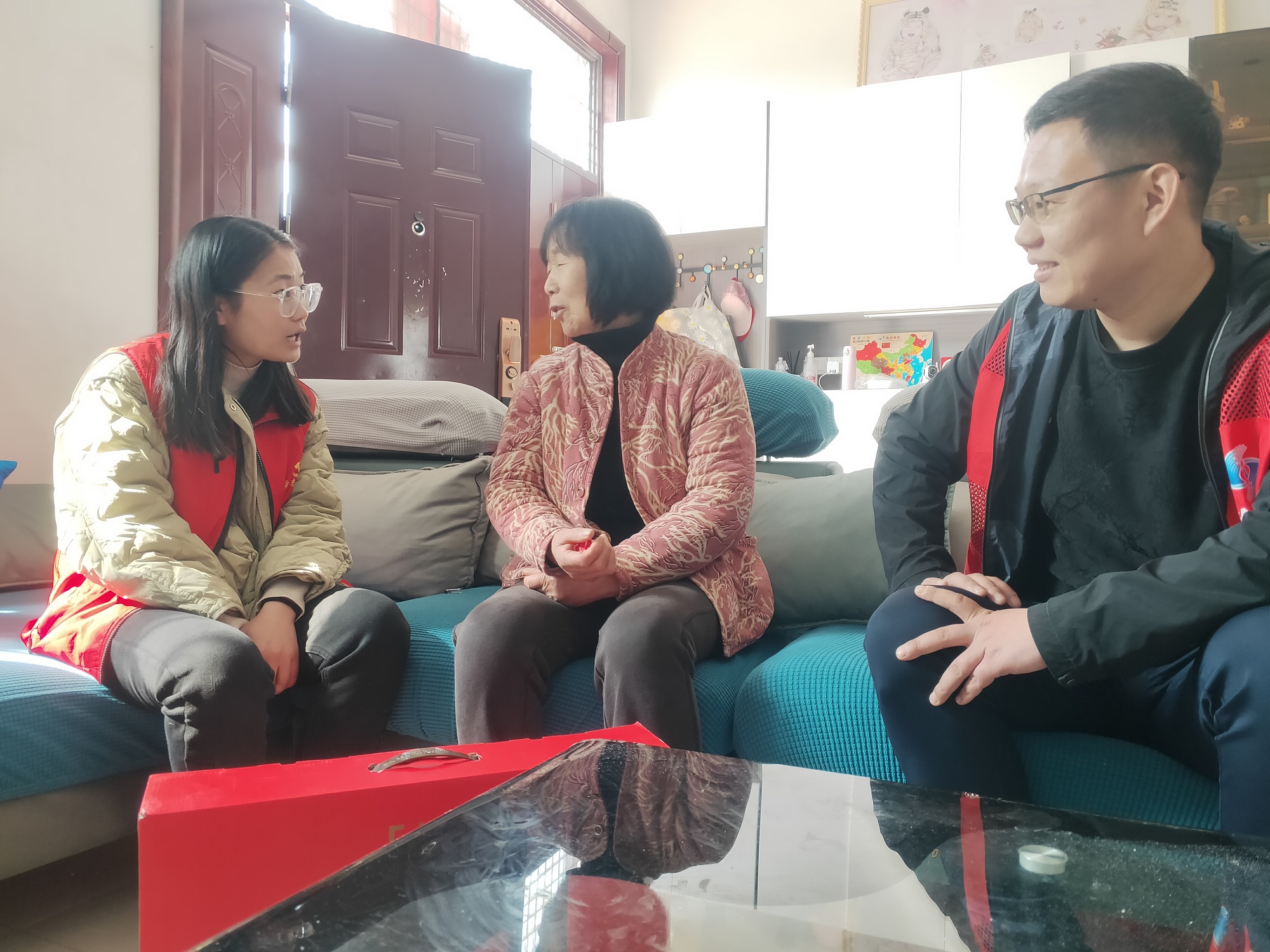 徐州經(jīng)開區(qū)徐莊鎮(zhèn)王橋村關(guān)工委走訪慰問優(yōu)秀“五老”代表