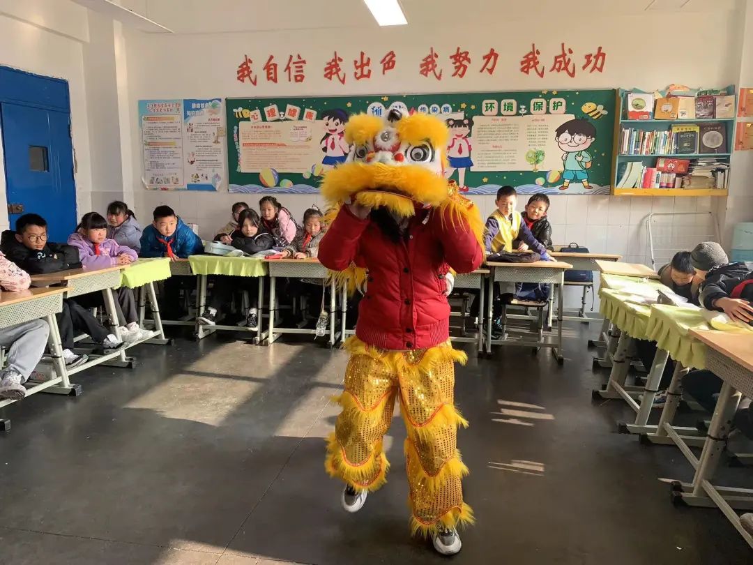 成都市營(yíng)門口小學(xué)關(guān)工委開展“慶元旦、迎新年”系列活動(dòng)