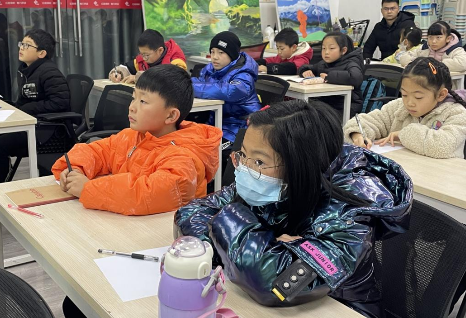 四川省成都市金牛區(qū)茶店社區(qū)關(guān)工委開展“茶沁童心”小小記者隊(duì)孵化培育活動