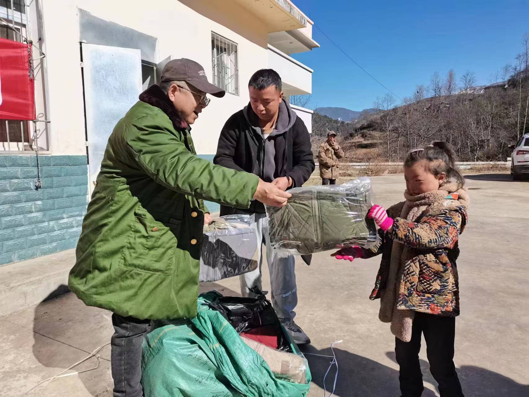 新春送關(guān)愛 | 四川省涼山州昭覺縣關(guān)工委開展“老少牽手 溫暖童心”關(guān)愛萬名青少年暖冬行動(dòng)