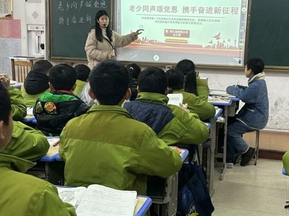 江西撫州崇仁縣第四小學關(guān)工委：老少同聲頌黨恩、攜手奮進新征程