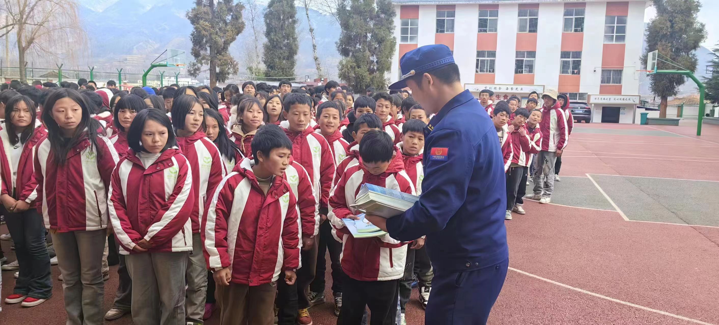 昭覺縣關(guān)工委聯(lián)合縣消防隊開展“消防安全進校園”宣講活動