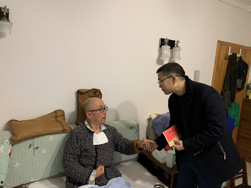 貴州省貴陽市烏當(dāng)區(qū)委老干局開展“送祝福 送問候 送溫暖”慰問活動(dòng)