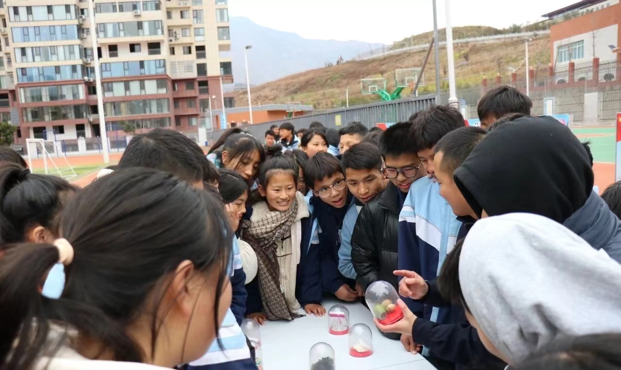 四川省涼山州甘洛縣甘洛法治副校長(zhǎng)進(jìn)學(xué)校講禁毒