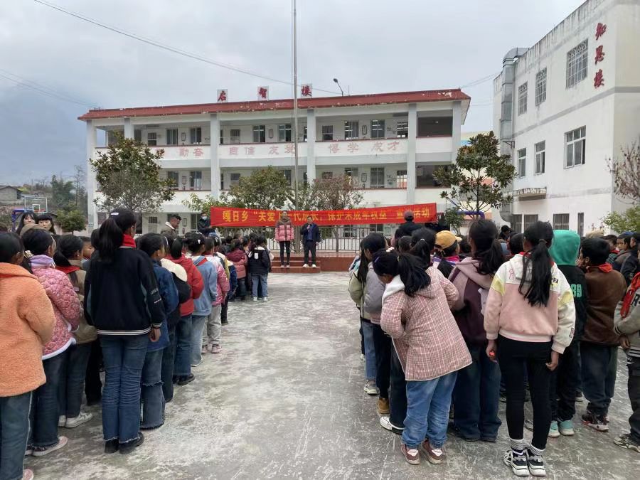 四川省涼山州甘洛縣嘎日鄉(xiāng)關工委開展法治宣傳活動