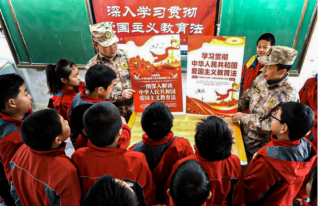 安徽省巢湖市夏閣鎮(zhèn)西峰初中學(xué)校關(guān)工委：《愛國主義教育法》進(jìn)課堂