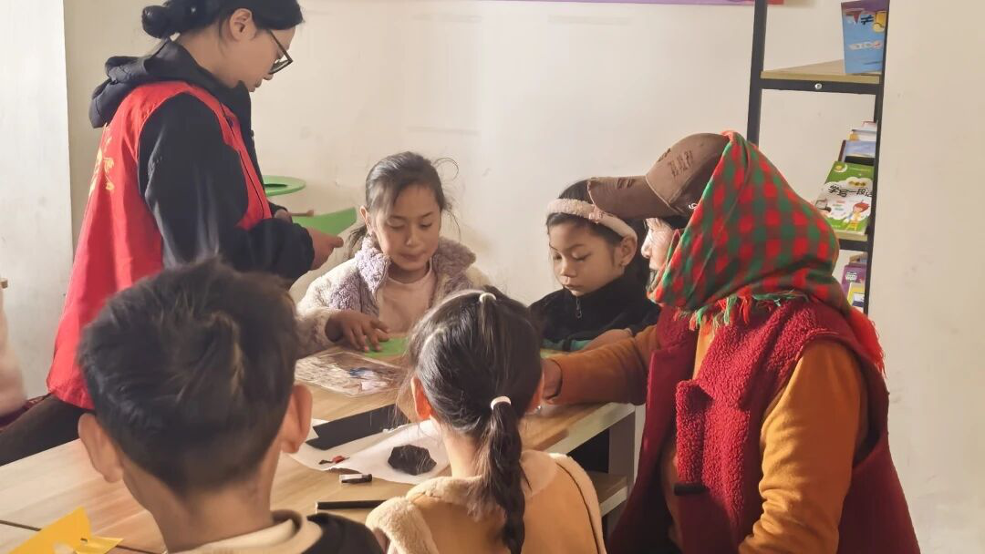 愛心托舉暖童心 青春護(hù)航助成長(zhǎng)