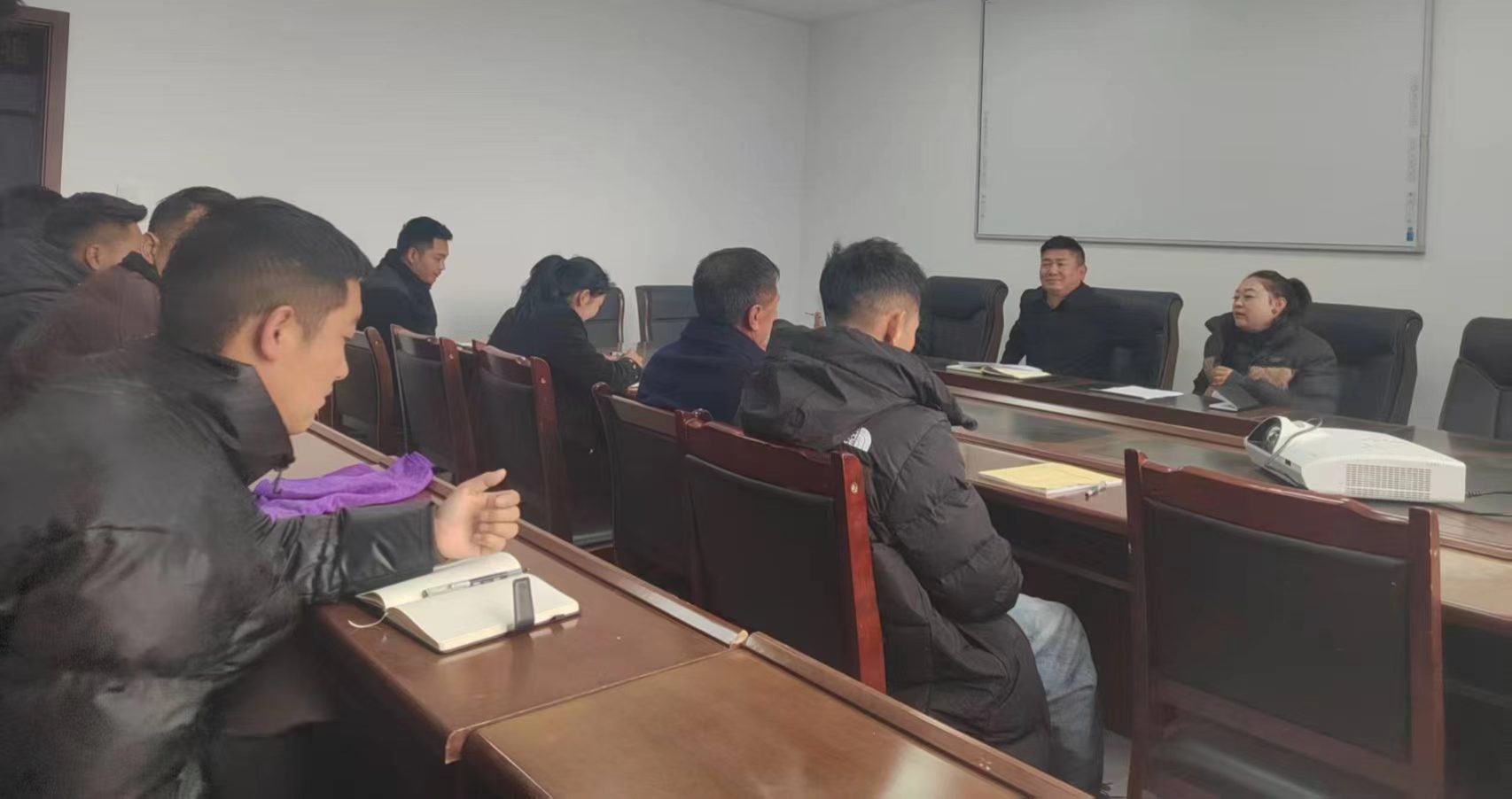 四川省涼山州布拖縣民政局關(guān)工委召開(kāi)民政領(lǐng)域突出問(wèn)題專(zhuān)項(xiàng)治理推進(jìn)會(huì)議