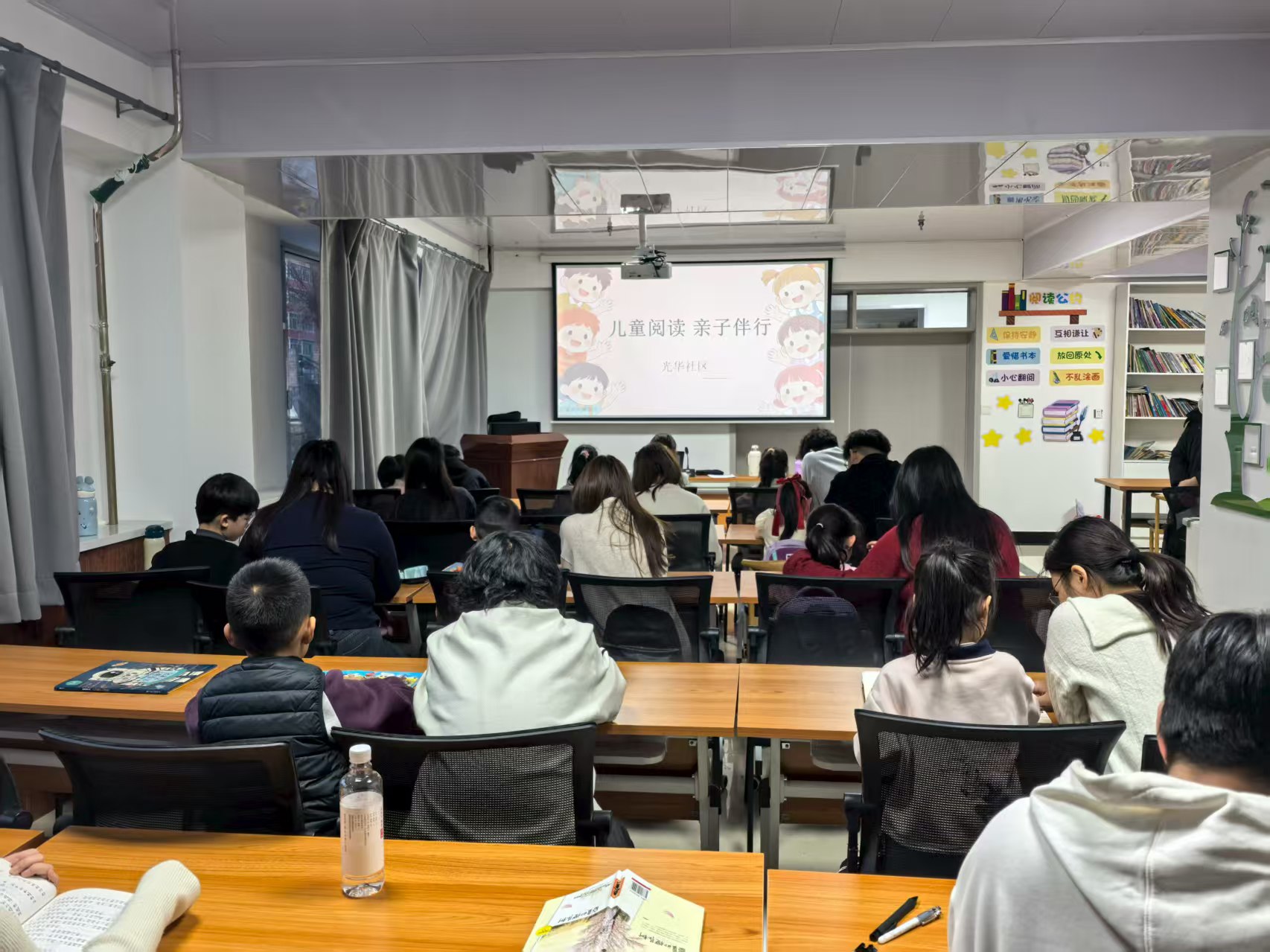 黑龍江省牡丹江市綏芬河市綏芬河鎮(zhèn)光華社區(qū)關(guān)工委開展“兒童閱讀 親子伴行”主題親子閱讀活動(dòng)