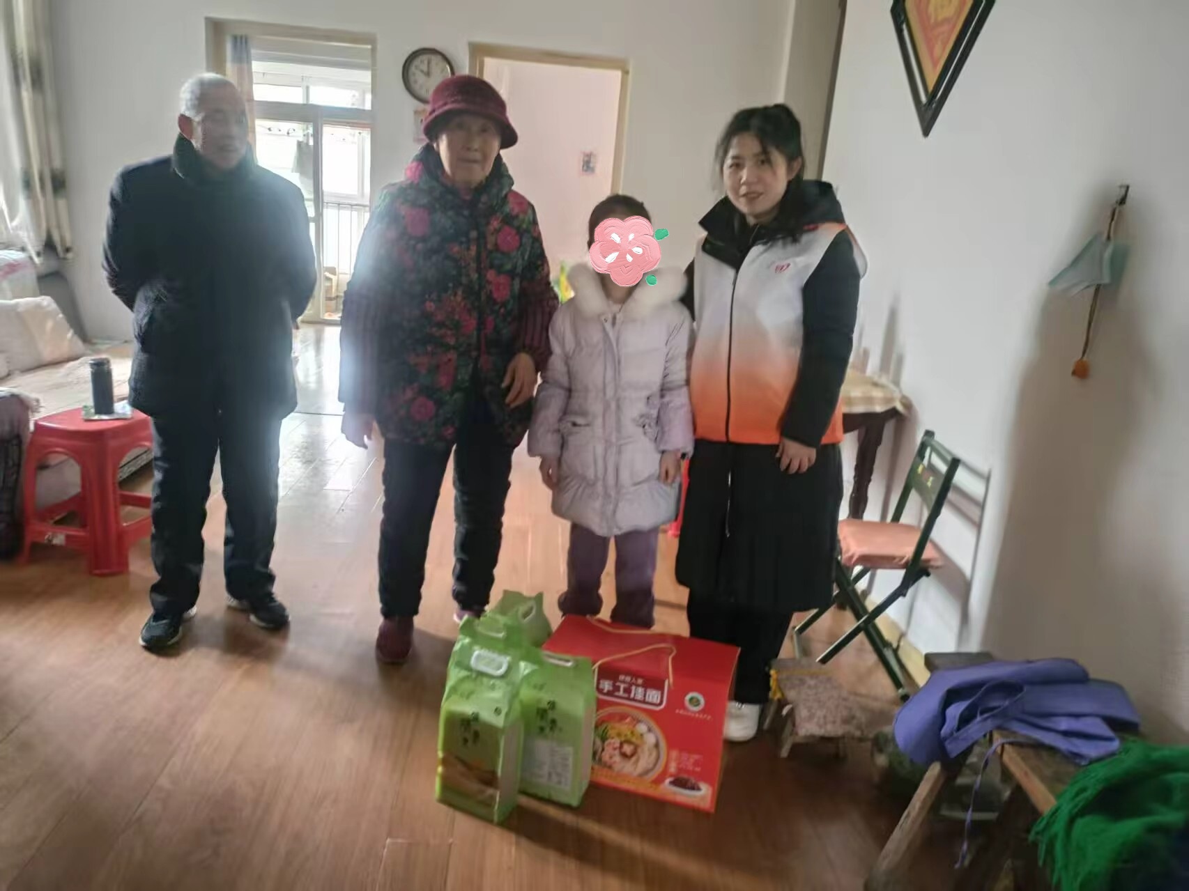 安徽省合肥市包河區(qū)煙墩街道欣園社區(qū)關(guān)工委組織開展入戶慰問活動