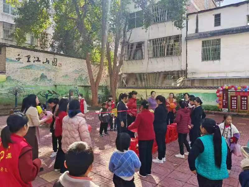 江西省贛州市于都縣盤(pán)古山鎮(zhèn)關(guān)工委開(kāi)展“關(guān)心下一代，慶元旦、迎新年”活動(dòng)