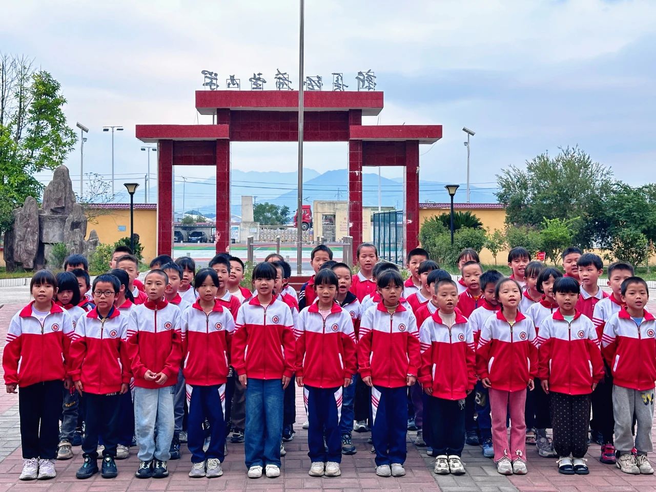 江西省贛州市于都縣車溪中心小學(xué)關(guān)工委：開(kāi)展“愛(ài)國(guó)愛(ài)校，知禮用禮，功成必定有我”紅色主題系列活動(dòng)