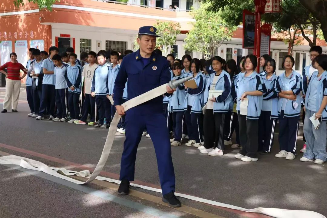 4·15十周年校園普法直播課走進(jìn)江西省贛州市于都縣雩山中小學(xué)