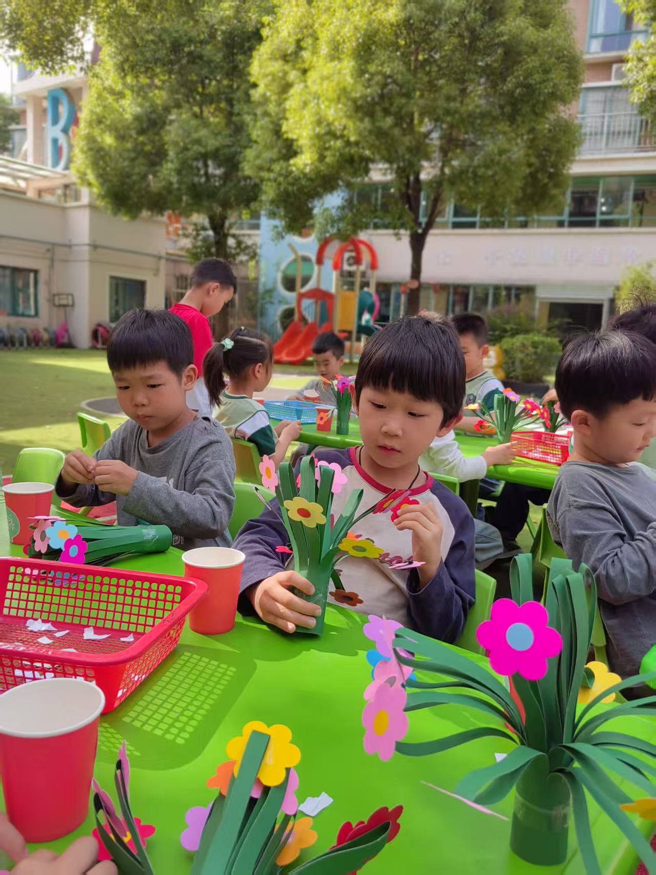 以愛之名，感恩母親——新余市渝水區(qū)城北街道春龍社區(qū)關(guān)工委聯(lián)合北湖星城幼兒園開展母親節(jié)活動