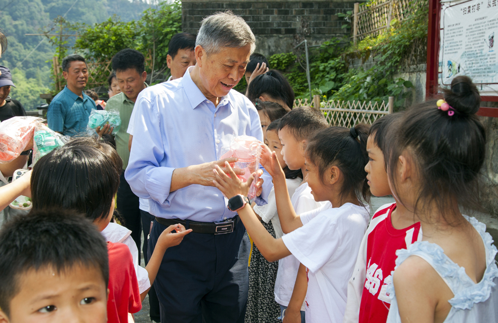 湖南省吉首市關(guān)工委：聚心聚力做好“五老”關(guān)愛下一代工程