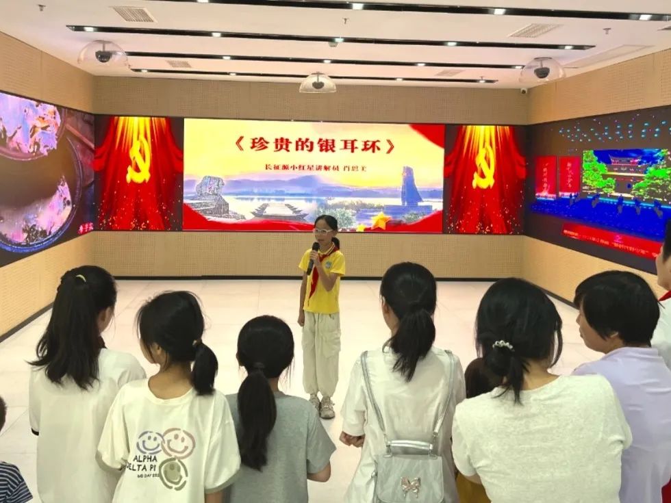 江西省贛州市于都縣“文明集市”志愿服務(wù)活動：宣講傳信念，手工展巧思